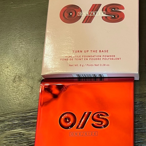 ✨One Size Powder Foundation in Medium 1 - Picture 2 of 6